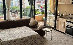 Kazanlak Downtown Central Apartment Private Guesthouse With Full Kitchen, Panoramic Views, Self Check-In & Free Parking, English, Bulgarian, All Lanaguages Ok!